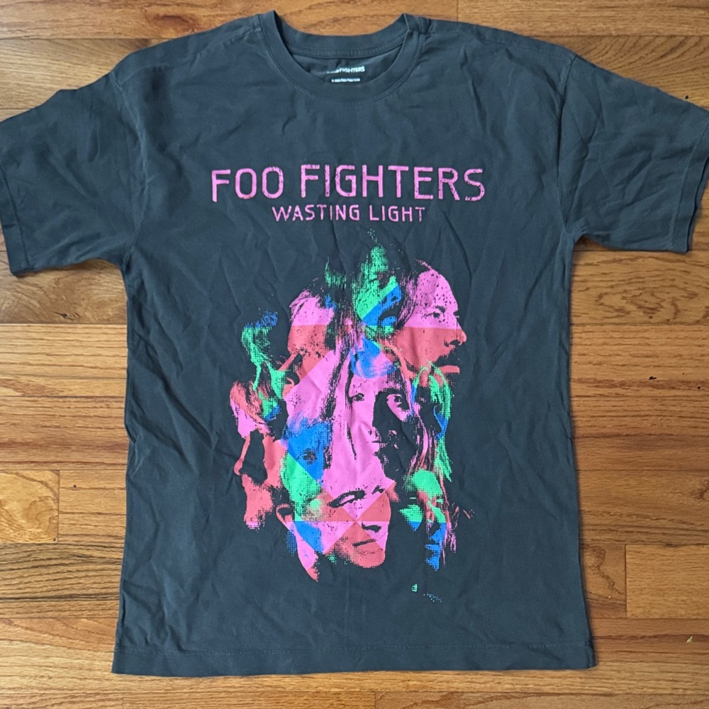 Foo Fighters graphic tee, size L never worn